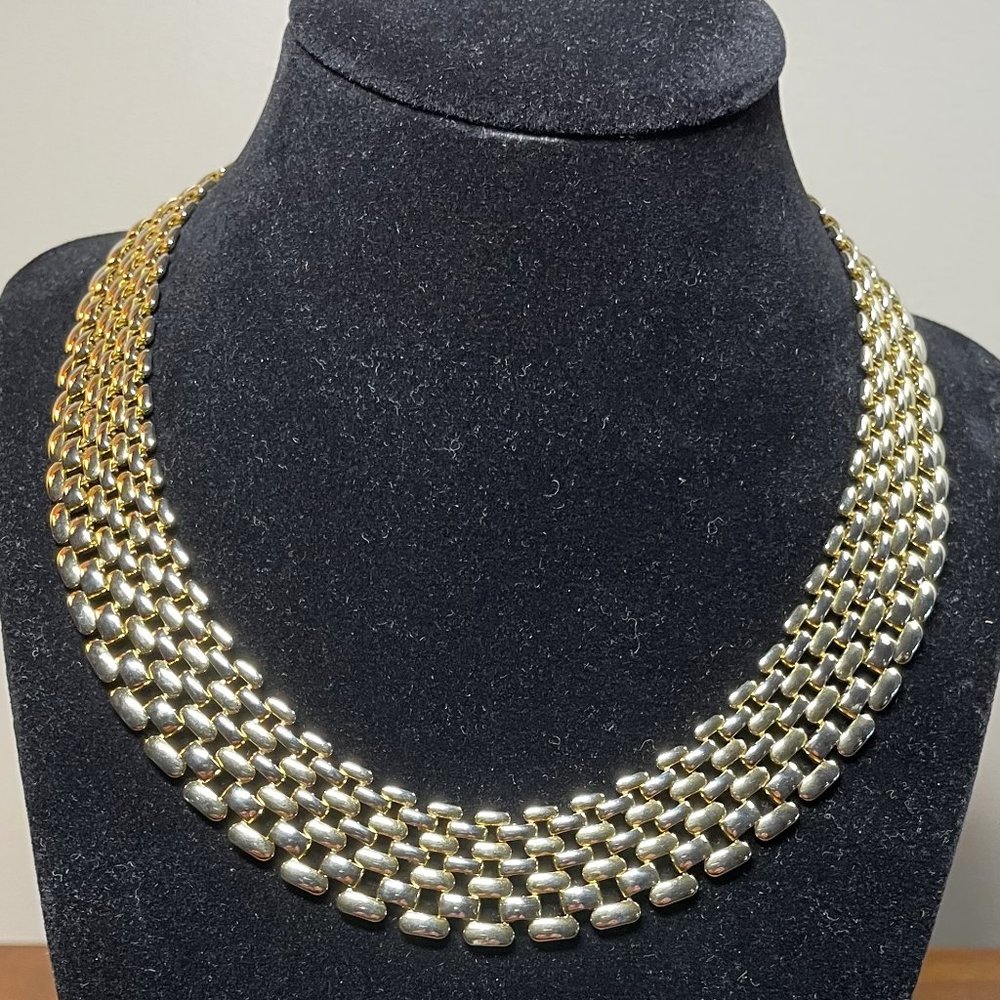 Sleek Gold Tone Metal Necklace - Excellent Condition.